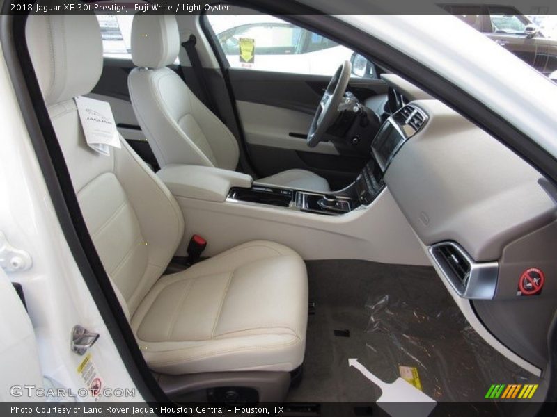 Fuji White / Light Oyster 2018 Jaguar XE 30t Prestige