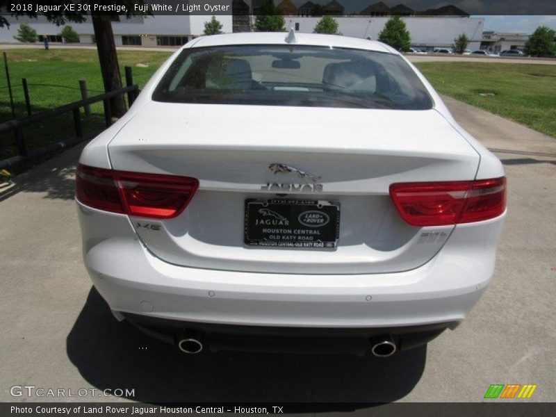 Fuji White / Light Oyster 2018 Jaguar XE 30t Prestige