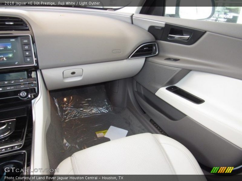 Fuji White / Light Oyster 2018 Jaguar XE 30t Prestige
