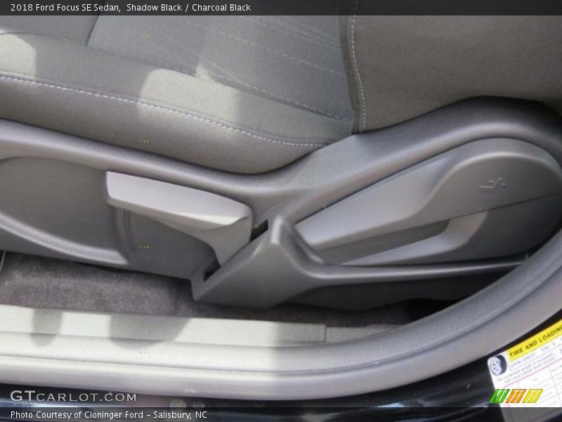 Shadow Black / Charcoal Black 2018 Ford Focus SE Sedan