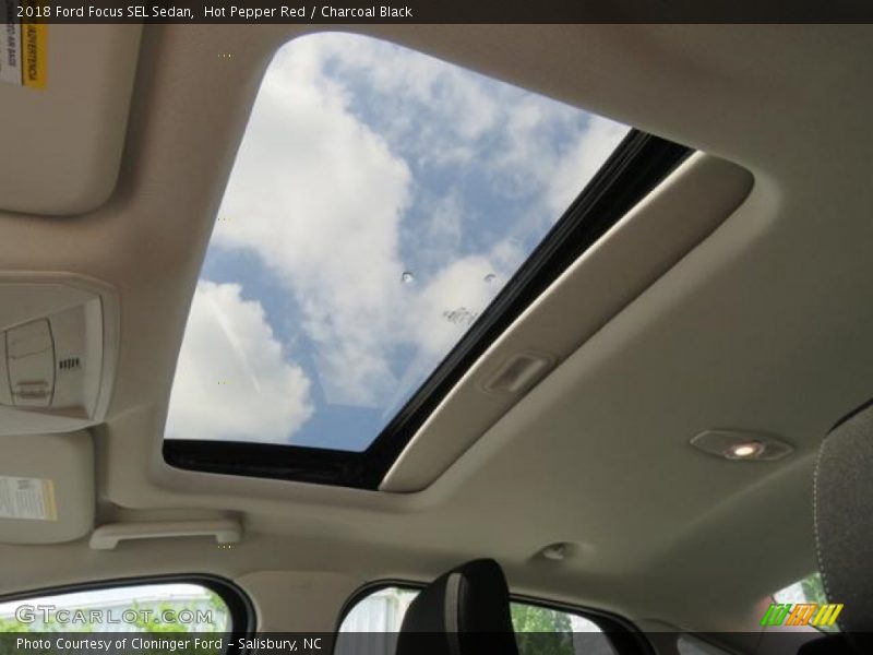 Hot Pepper Red / Charcoal Black 2018 Ford Focus SEL Sedan