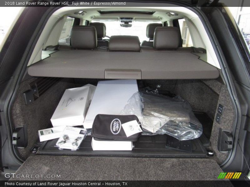 Fuji White / Espresso/Almond 2018 Land Rover Range Rover HSE