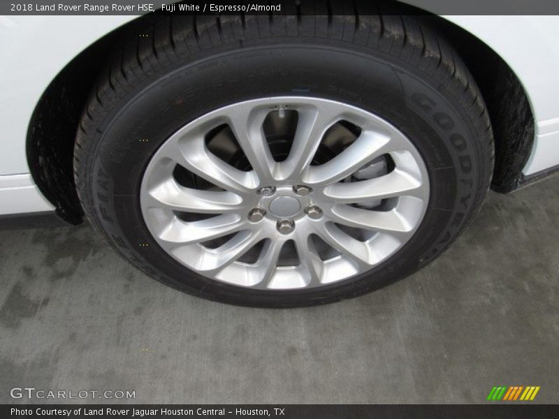 Fuji White / Espresso/Almond 2018 Land Rover Range Rover HSE