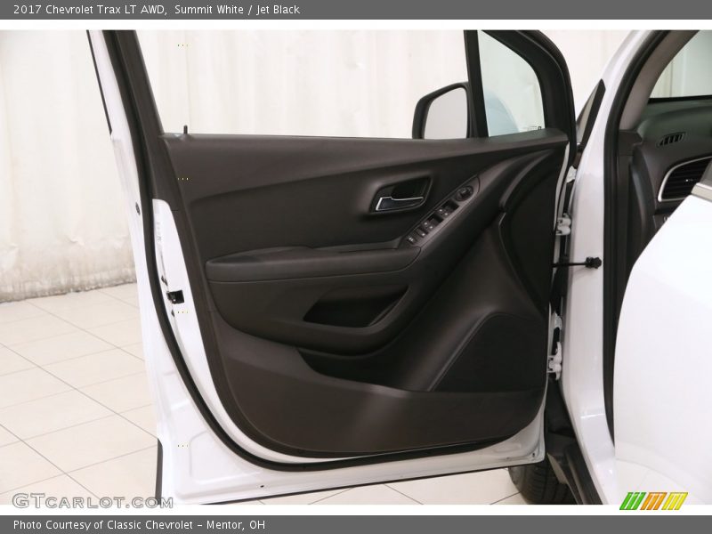 Summit White / Jet Black 2017 Chevrolet Trax LT AWD