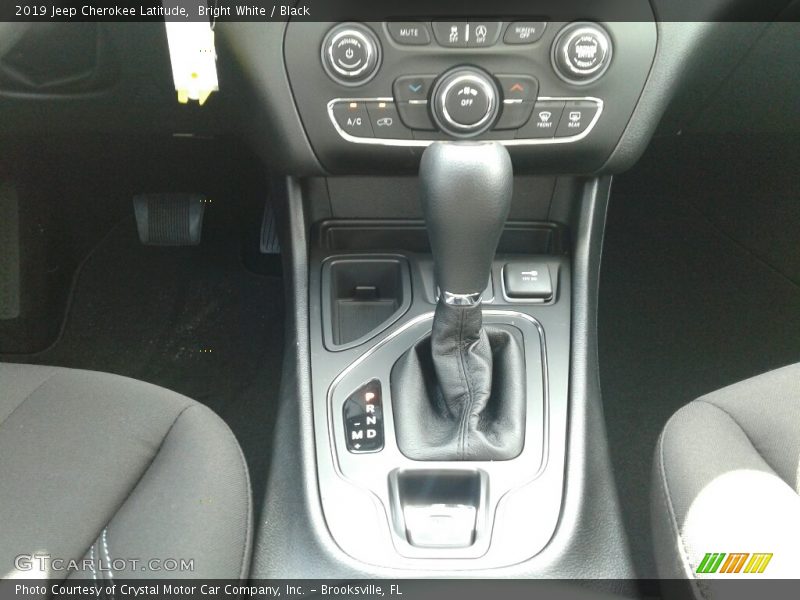 Bright White / Black 2019 Jeep Cherokee Latitude