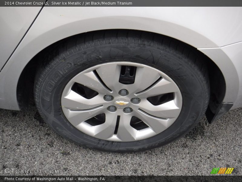Silver Ice Metallic / Jet Black/Medium Titanium 2014 Chevrolet Cruze LS