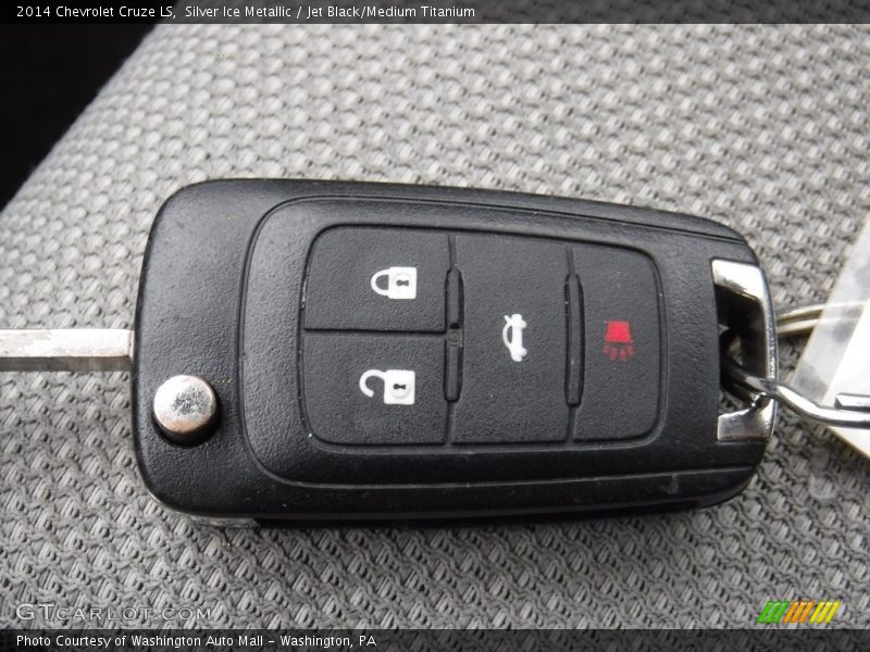 Silver Ice Metallic / Jet Black/Medium Titanium 2014 Chevrolet Cruze LS