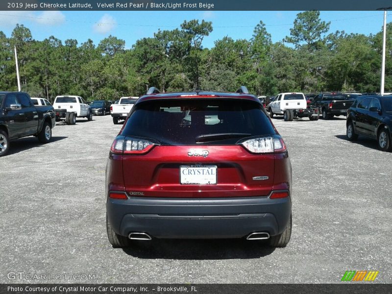 Velvet Red Pearl / Black/Light Frost Beige 2019 Jeep Cherokee Latitude