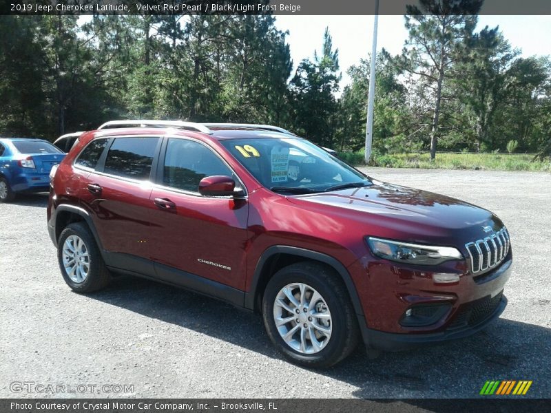 Velvet Red Pearl / Black/Light Frost Beige 2019 Jeep Cherokee Latitude