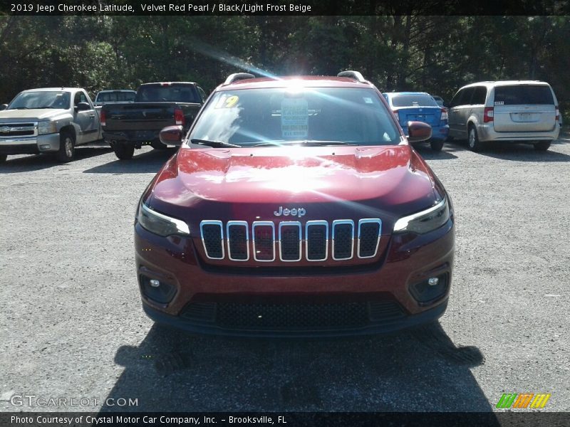 Velvet Red Pearl / Black/Light Frost Beige 2019 Jeep Cherokee Latitude