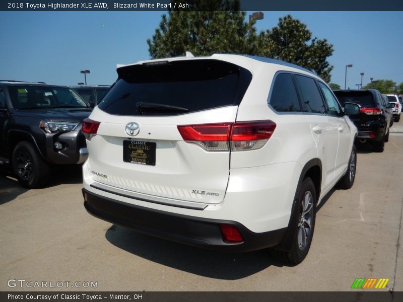 Blizzard White Pearl / Ash 2018 Toyota Highlander XLE AWD