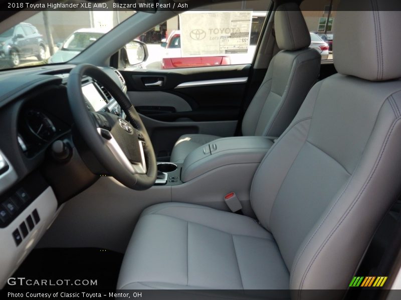 Blizzard White Pearl / Ash 2018 Toyota Highlander XLE AWD