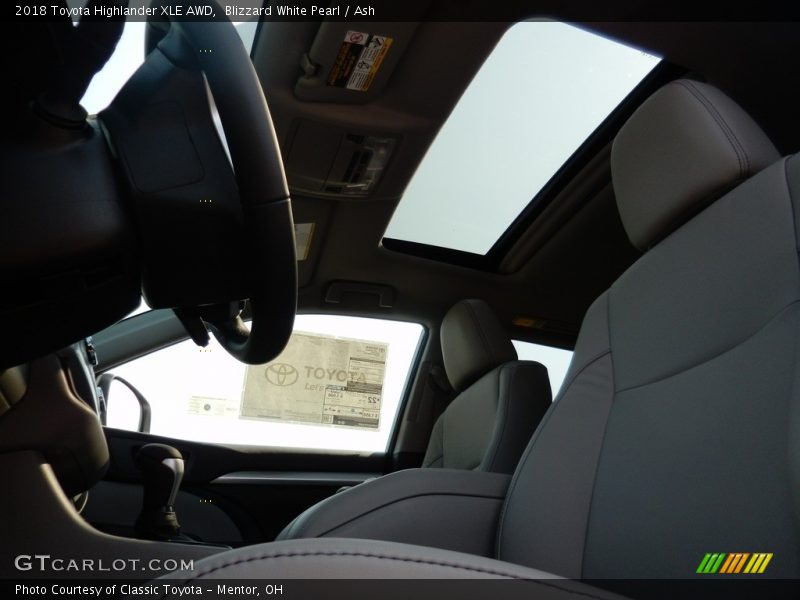 Blizzard White Pearl / Ash 2018 Toyota Highlander XLE AWD
