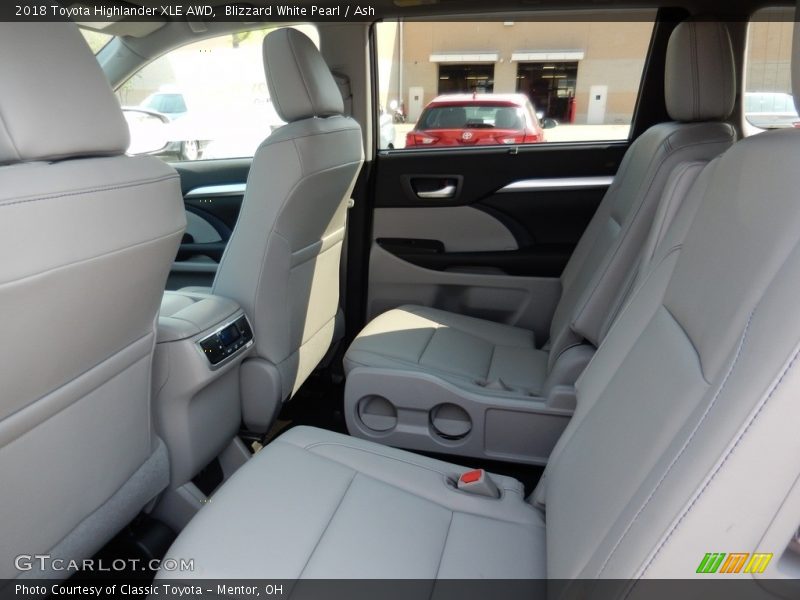 Blizzard White Pearl / Ash 2018 Toyota Highlander XLE AWD