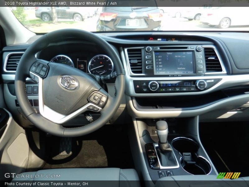 Blizzard White Pearl / Ash 2018 Toyota Highlander XLE AWD