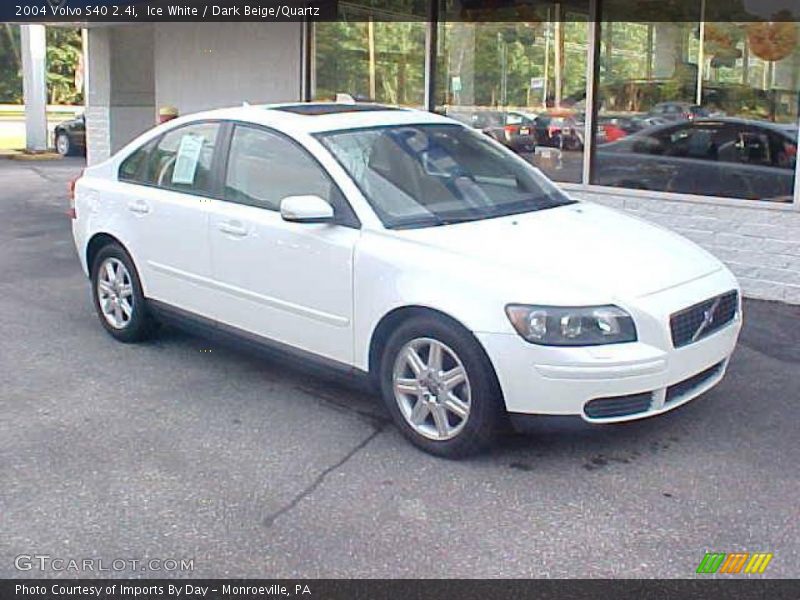 Ice White / Dark Beige/Quartz 2004 Volvo S40 2.4i