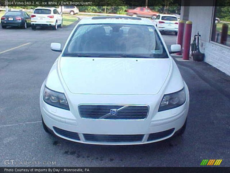 Ice White / Dark Beige/Quartz 2004 Volvo S40 2.4i
