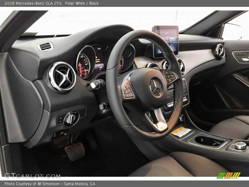 Polar White / Black 2018 Mercedes-Benz GLA 250
