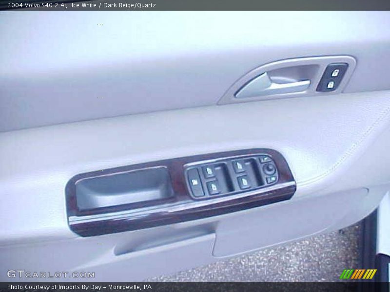 Ice White / Dark Beige/Quartz 2004 Volvo S40 2.4i