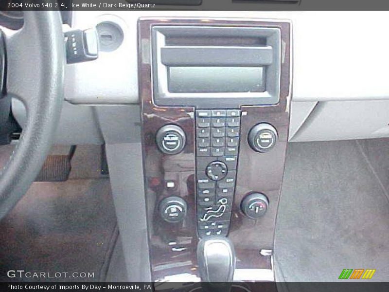 Ice White / Dark Beige/Quartz 2004 Volvo S40 2.4i
