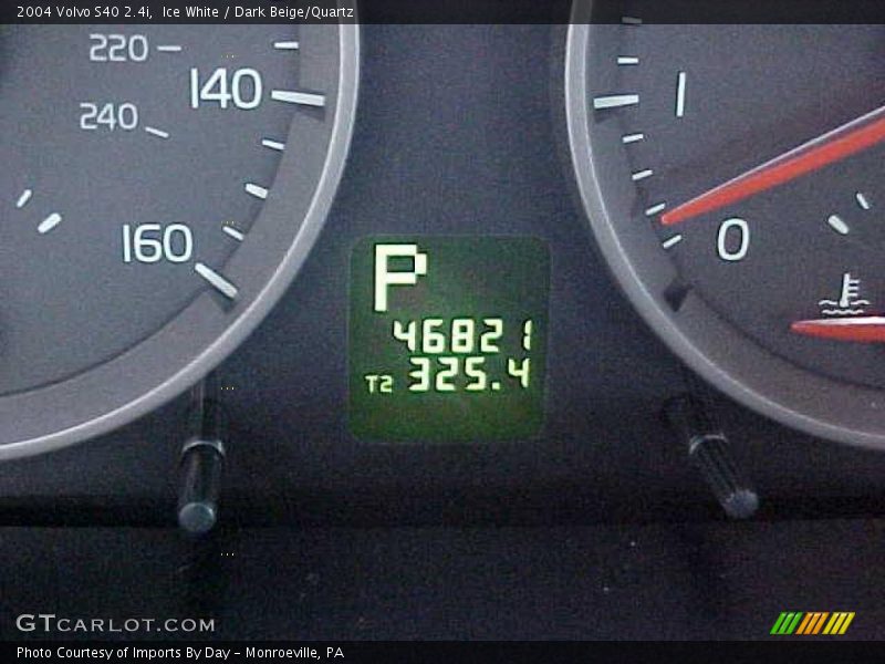 Ice White / Dark Beige/Quartz 2004 Volvo S40 2.4i