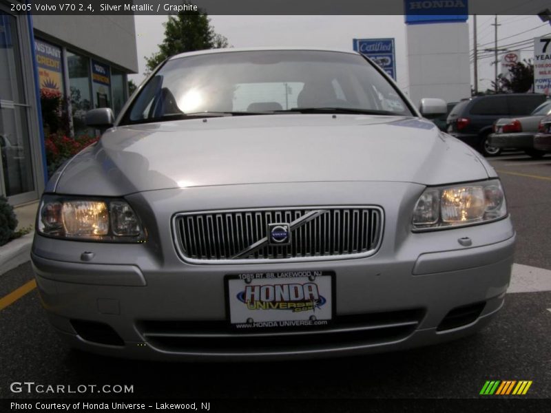 Silver Metallic / Graphite 2005 Volvo V70 2.4
