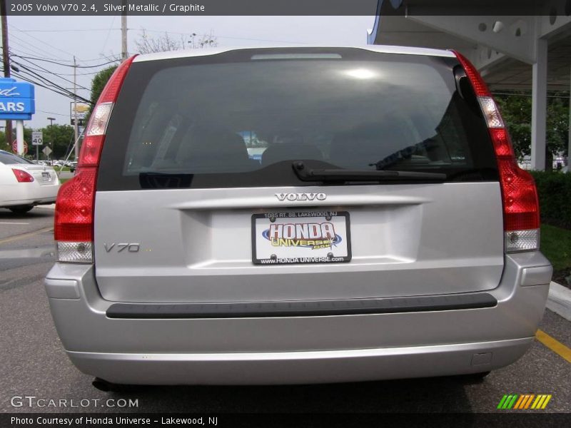 Silver Metallic / Graphite 2005 Volvo V70 2.4