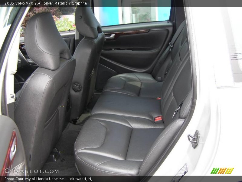 Silver Metallic / Graphite 2005 Volvo V70 2.4
