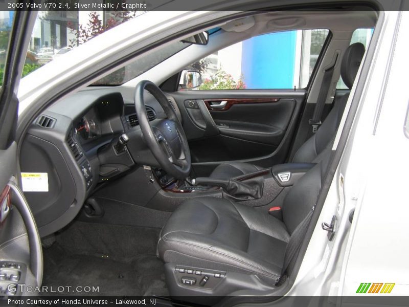 Silver Metallic / Graphite 2005 Volvo V70 2.4