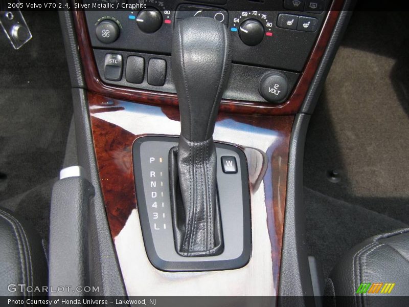 Silver Metallic / Graphite 2005 Volvo V70 2.4