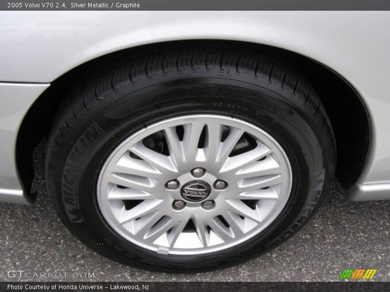 Silver Metallic / Graphite 2005 Volvo V70 2.4