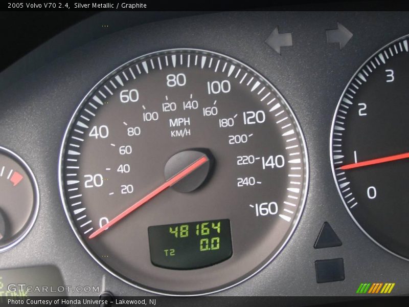 Silver Metallic / Graphite 2005 Volvo V70 2.4