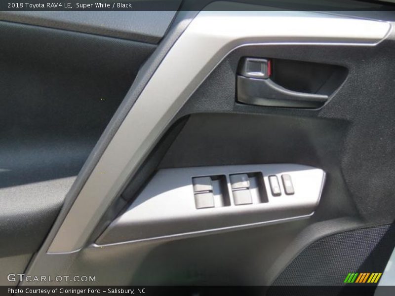 Super White / Black 2018 Toyota RAV4 LE