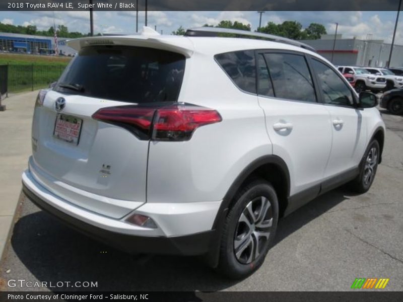 Super White / Black 2018 Toyota RAV4 LE