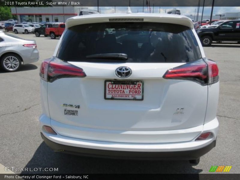 Super White / Black 2018 Toyota RAV4 LE