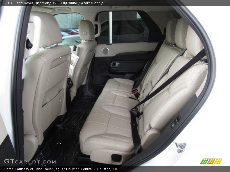 Fuji White / Acorn/Ebony 2018 Land Rover Discovery HSE