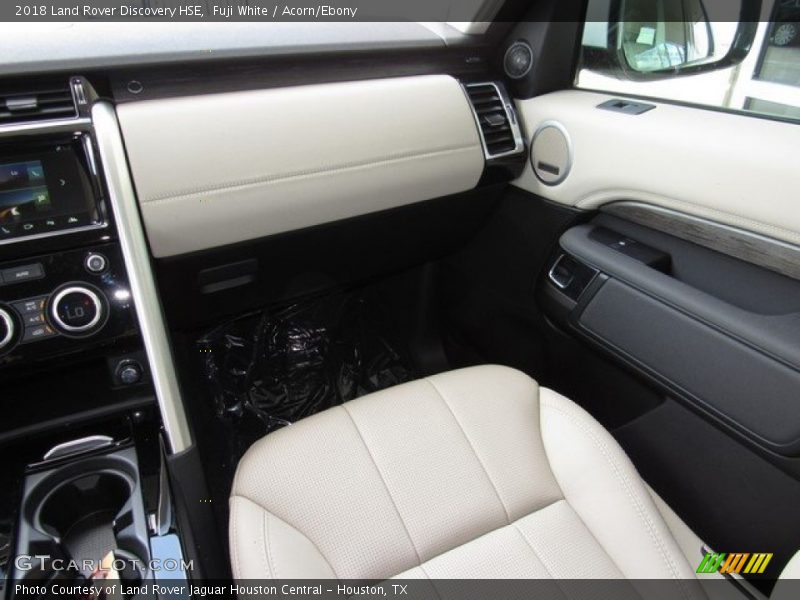 Fuji White / Acorn/Ebony 2018 Land Rover Discovery HSE