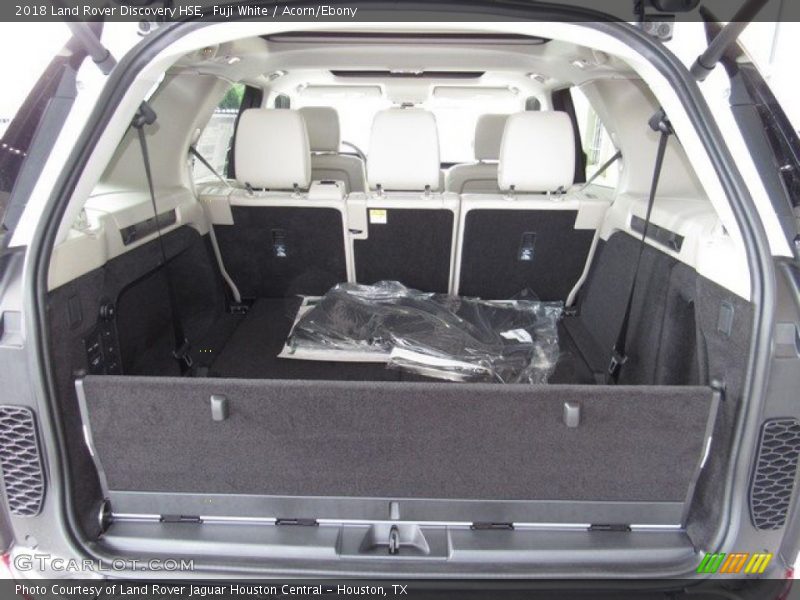 Fuji White / Acorn/Ebony 2018 Land Rover Discovery HSE