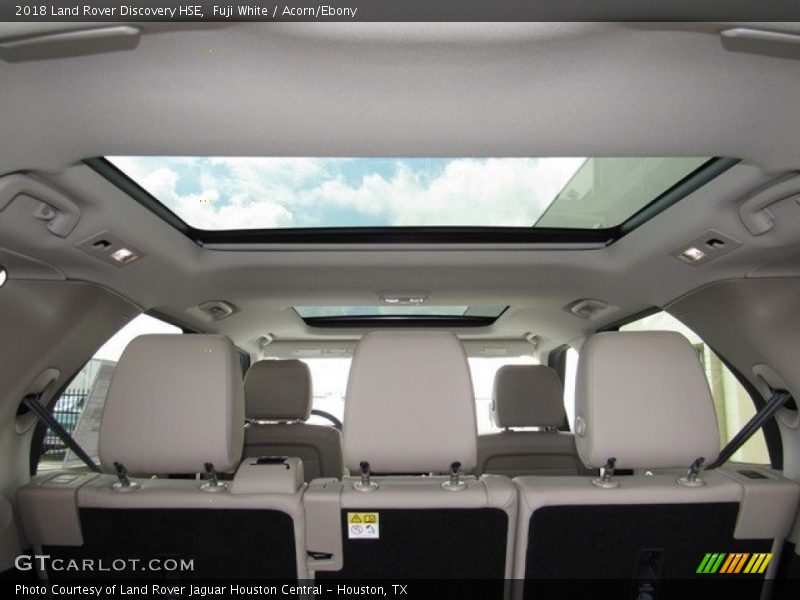 Fuji White / Acorn/Ebony 2018 Land Rover Discovery HSE