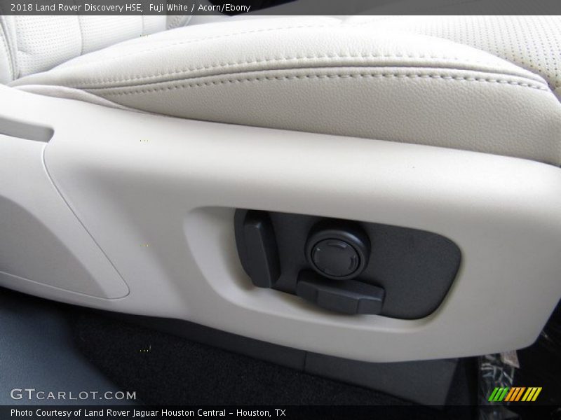 Fuji White / Acorn/Ebony 2018 Land Rover Discovery HSE