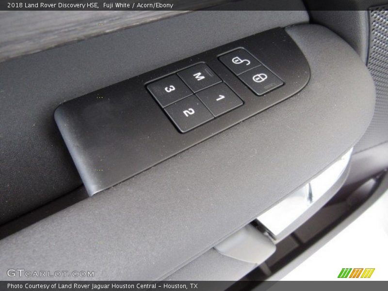Fuji White / Acorn/Ebony 2018 Land Rover Discovery HSE