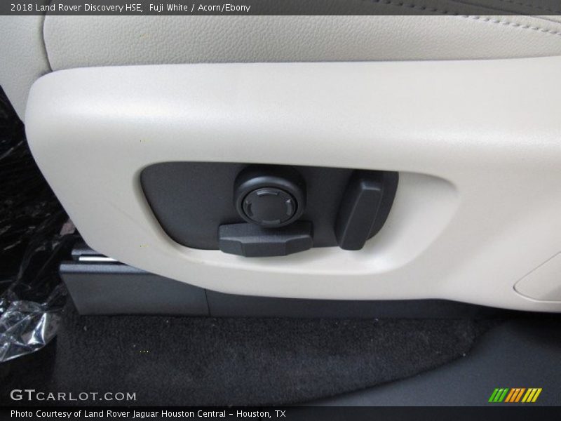 Fuji White / Acorn/Ebony 2018 Land Rover Discovery HSE