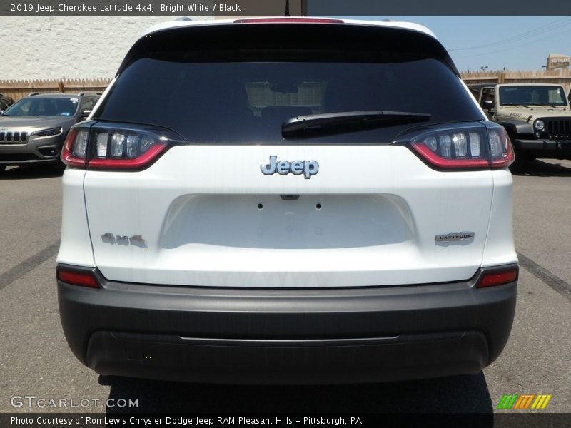 Bright White / Black 2019 Jeep Cherokee Latitude 4x4