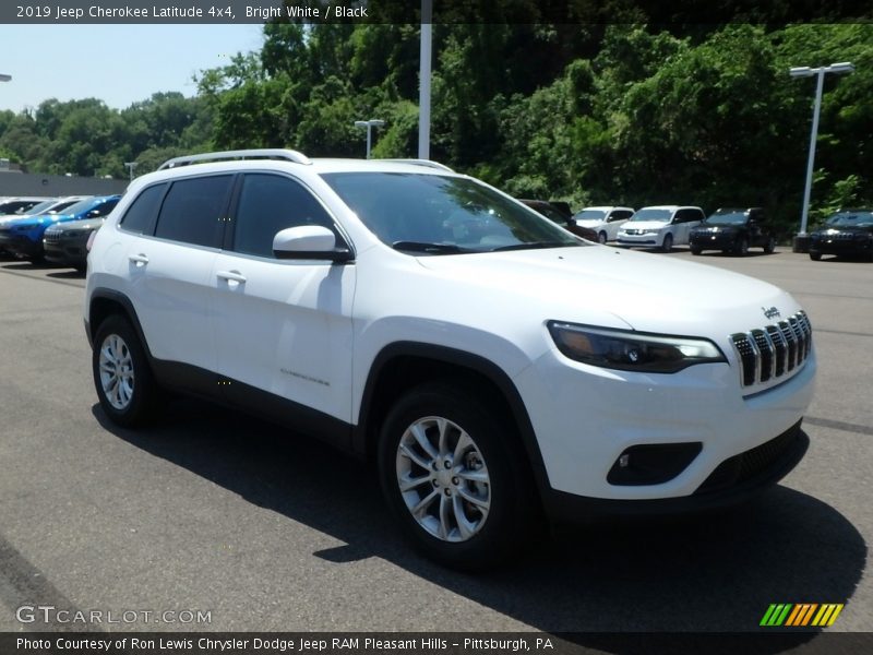 Bright White / Black 2019 Jeep Cherokee Latitude 4x4