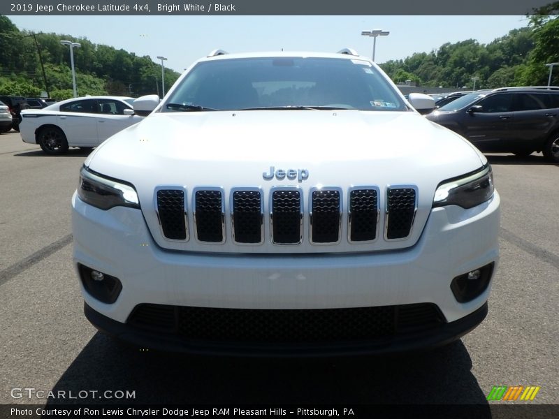 Bright White / Black 2019 Jeep Cherokee Latitude 4x4