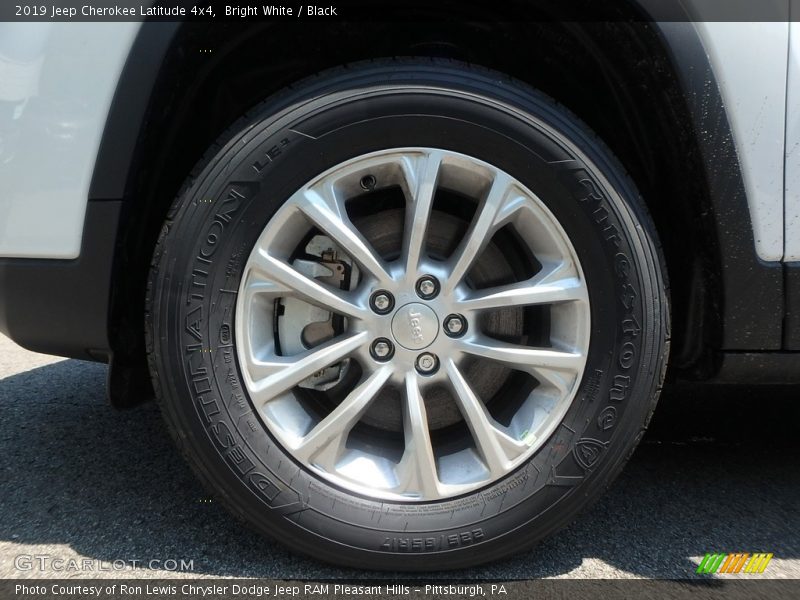 Bright White / Black 2019 Jeep Cherokee Latitude 4x4