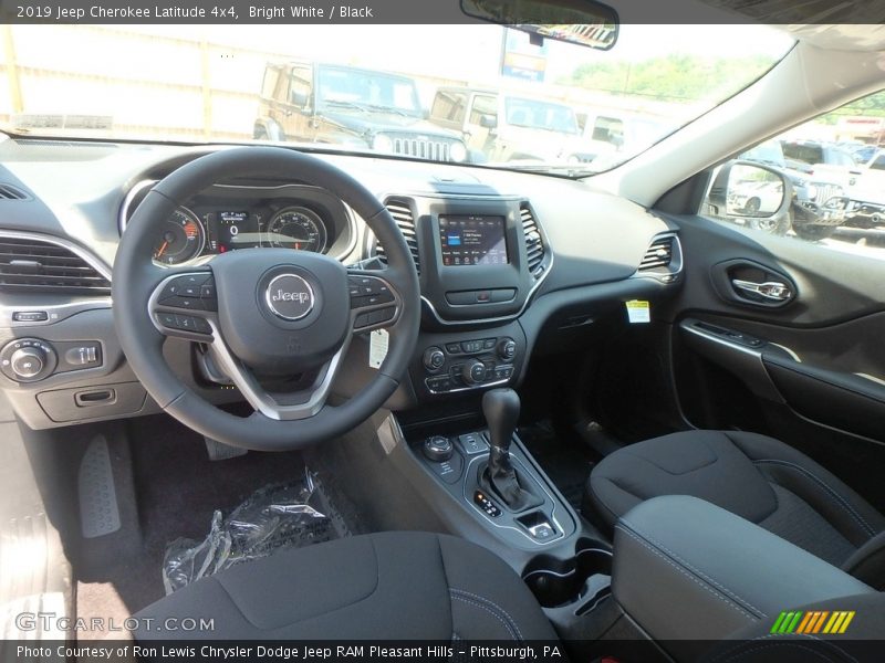 Bright White / Black 2019 Jeep Cherokee Latitude 4x4