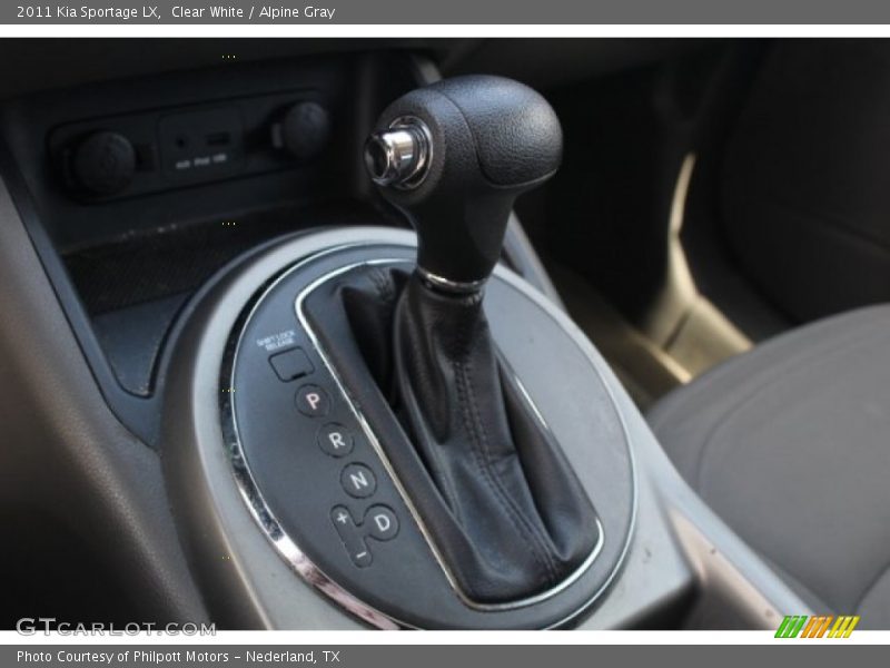 Clear White / Alpine Gray 2011 Kia Sportage LX