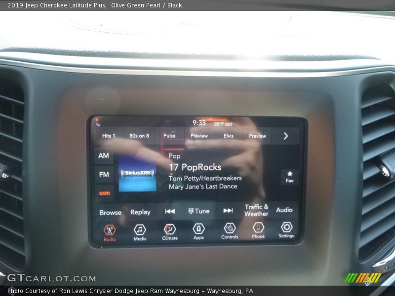 Olive Green Pearl / Black 2019 Jeep Cherokee Latitude Plus