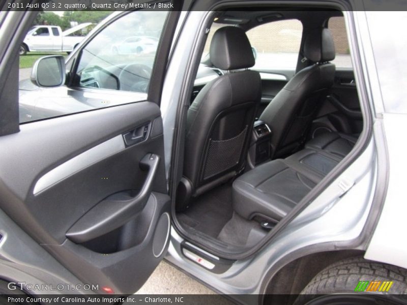 Quartz Grey Metallic / Black 2011 Audi Q5 3.2 quattro